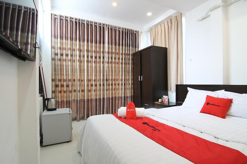 Reddoorz @ Dinh Cong Trang