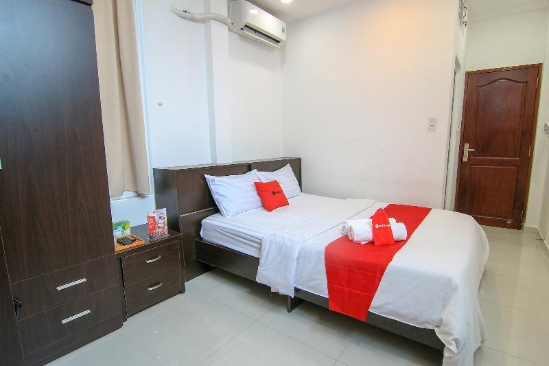 Khách sạn Reddoorz @ Dinh Cong Trang